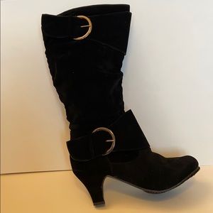 Clearance:: Women’s black heeled velvet boots